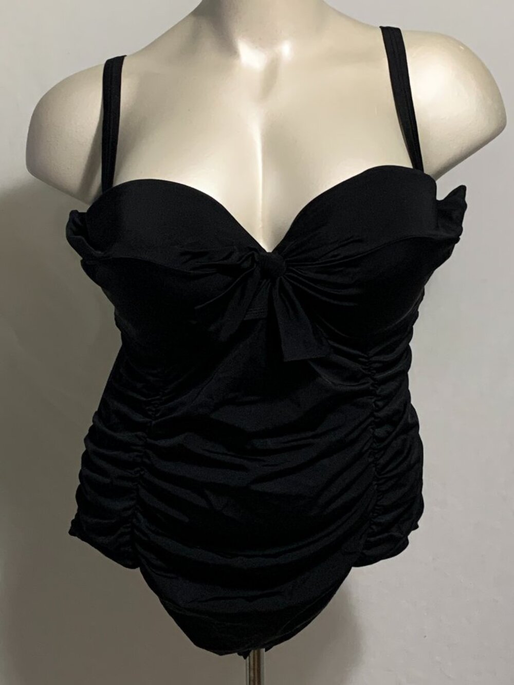 Torrid Swimsuit Swim One Piece Underwire Tie Front Ruched Black Plus 4 26 D / DD